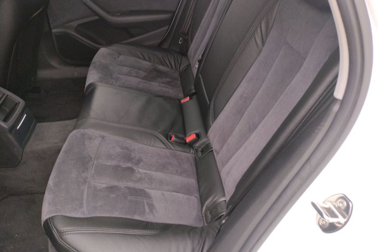 奥迪A4L 2019款 40 TFSI 进取型 国V中控内饰21