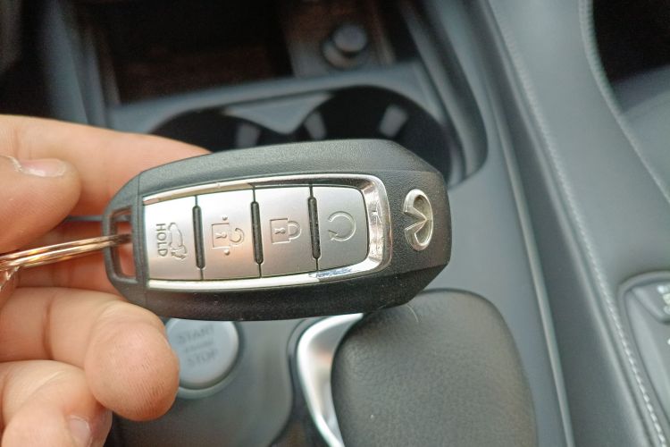 英菲尼迪QX50 2020款 2.0T 四驱领航版中控内饰7001