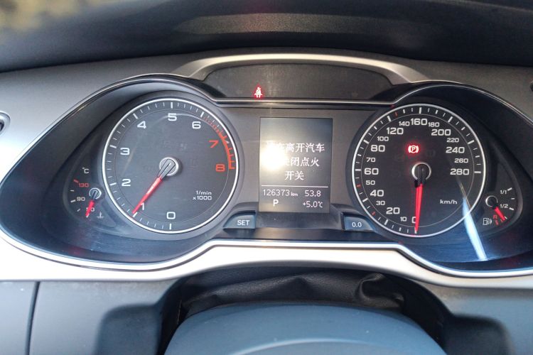 奥迪A4L 2015款 35 TFSI 自动舒适型中控内饰14