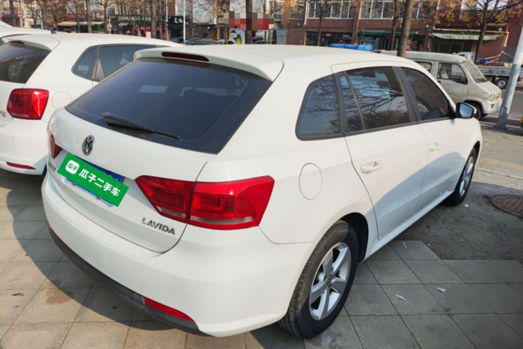 大众 朗行 2013款 1.6L 自动风尚型车身外观7