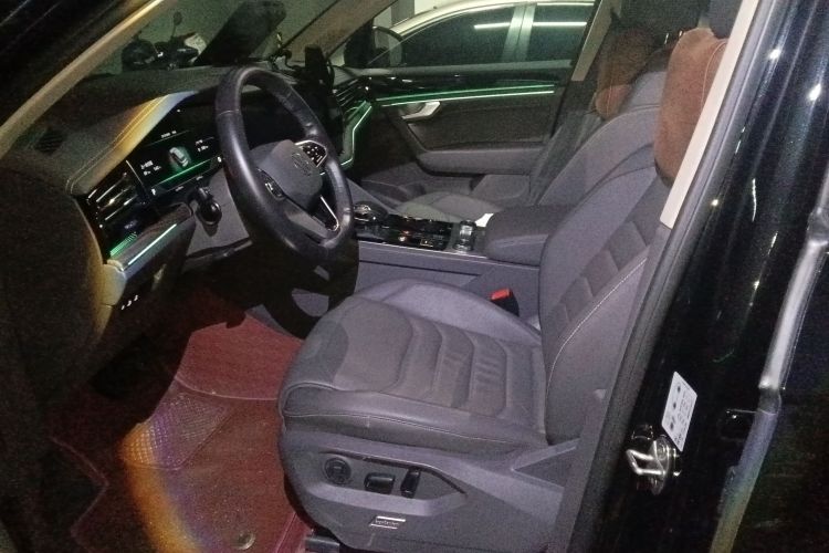 大众 途锐 2023款 3.0TSI 锐享版 曜黑运动套装中控内饰19