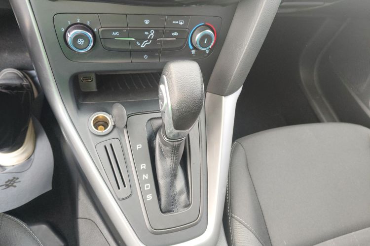 福特 福克斯 2017款 两厢 1.6L 自动舒适型智行版中控内饰18