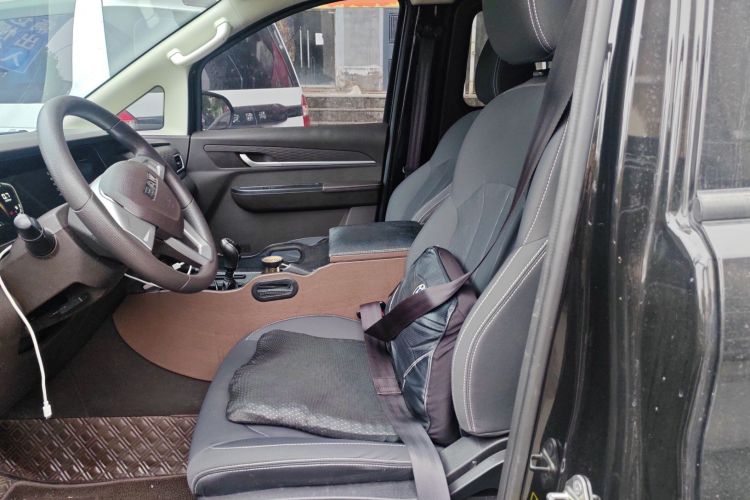 BAW北汽制造 锐胜王牌M7 2023款 1.6L 标轴创富型 7座局部细节19