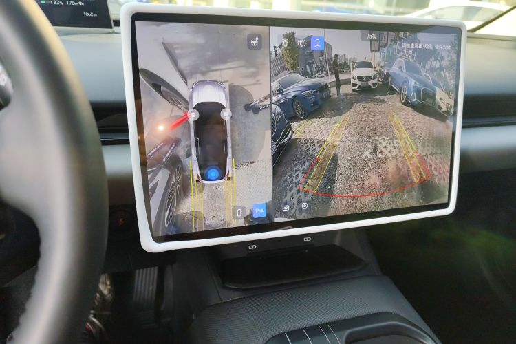 丰田bZ5 2025款 550 PRO智行版中控内饰16