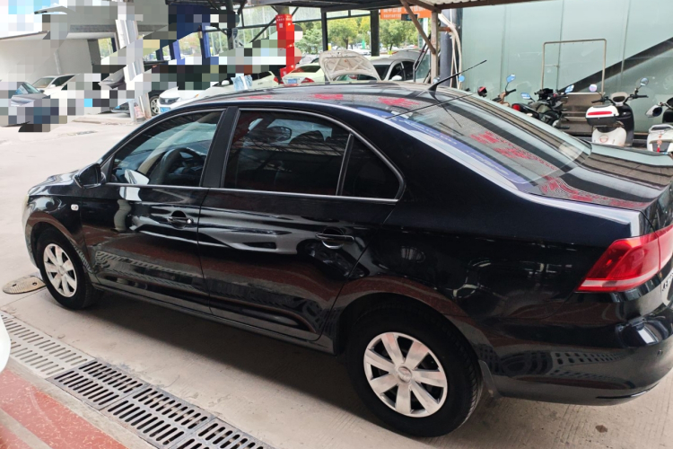 大众 桑塔纳 2013款 1.4L 手动风尚版车身外观4