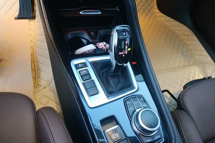 宝马1系 2021款 改款 125i M运动曜夜版局部细节18