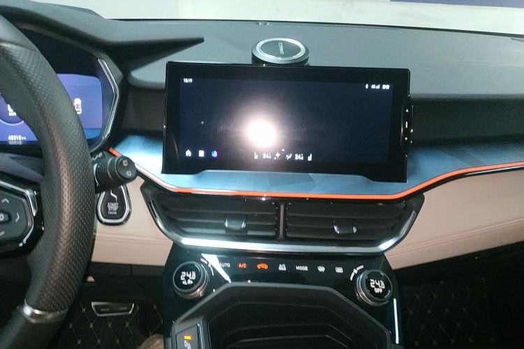 领克06 2020款 1.5T 耀Halo中控内饰16