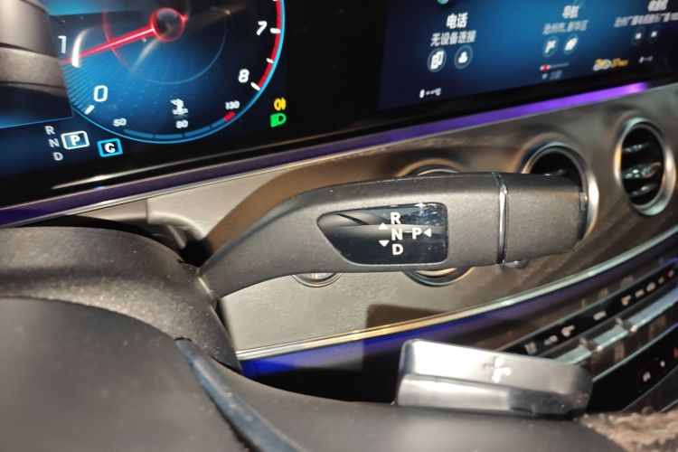 奔驰E级 2021款 改款 E 260 L 4MATIC中控内饰18
