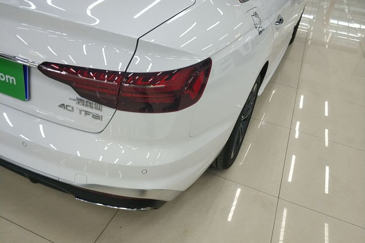 奥迪A4L 2024款 40 TFSI 时尚动感型车身外观9