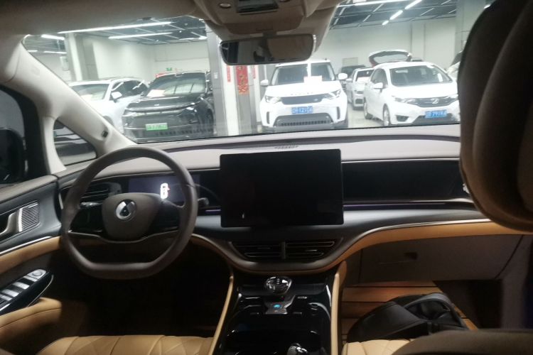 腾势D9 2024款 DM-i 980 四驱旗舰型中控内饰7002