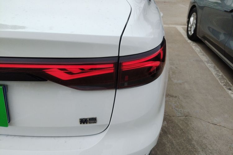 吉利汽车 帝豪 2025款 第4代 1.5L CVT尊贵型车身外观9