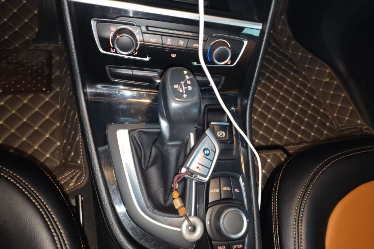 宝马2系旅行车 2016款 218i 时尚型中控内饰18