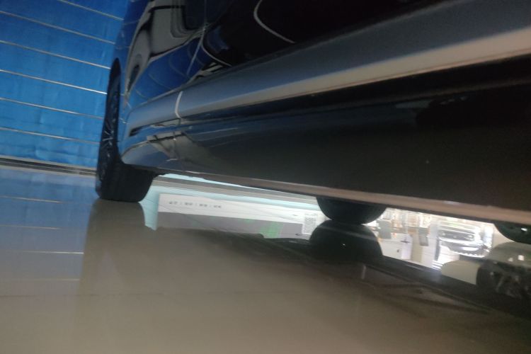 腾势D9 2024款 DM-i 980 四驱尊贵型局部细节9001