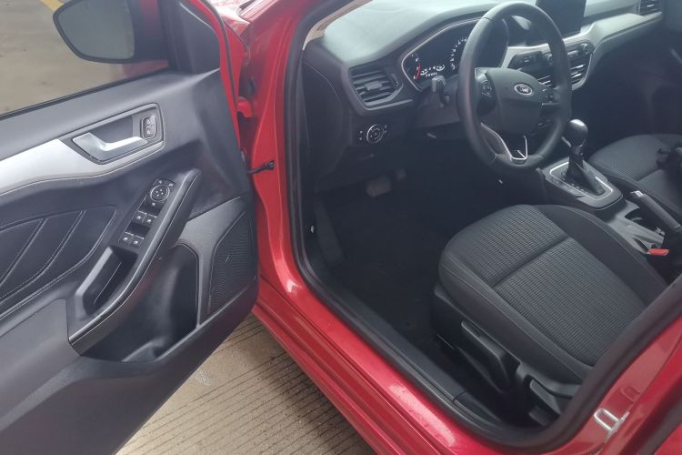 福特 福克斯 2020款 三厢 1.5L 自动锋跃型中控内饰20