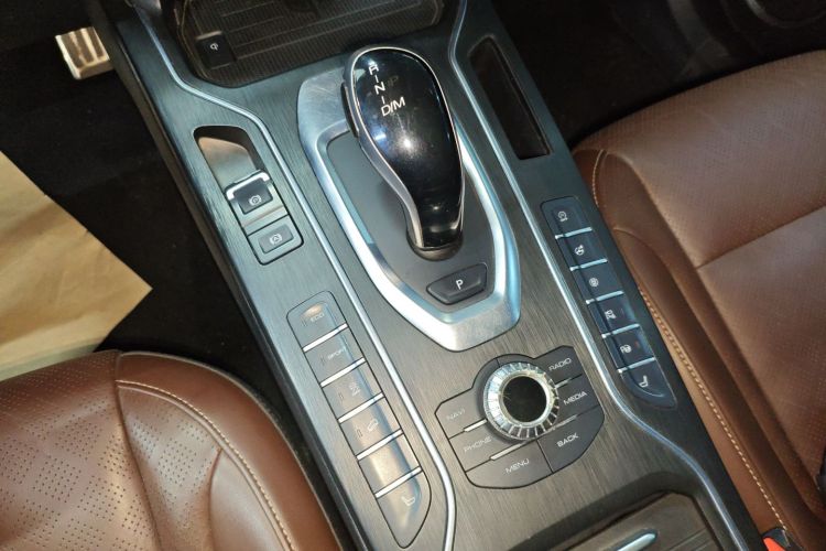 魏牌 VV6 2018款 2.0T 两驱超豪型 国V中控内饰18