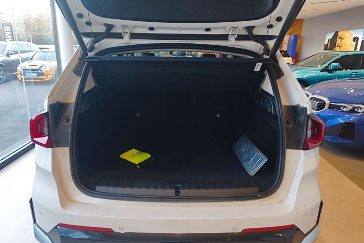 宝马X1 2023款 sDrive25Li X设计套装机舱底盘23