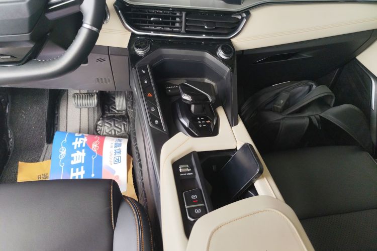 领克06 EM-P 2020款 PHEV Plus中控内饰18