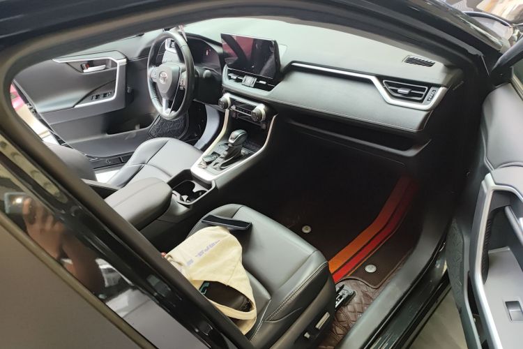 丰田 威兰达 2023款 2.0L CVT两驱豪华PLUS版局部细节9005