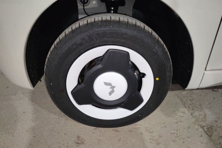 五菱汽车 宏光MINIEV 2024款 第三代 215km 青春版车身外观6007