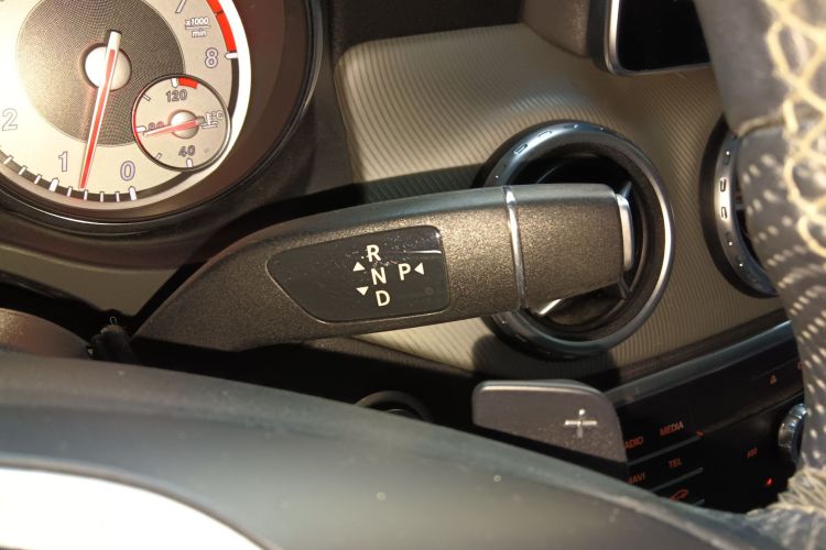 奔驰GLA 2016款 GLA 200 动感型中控内饰18