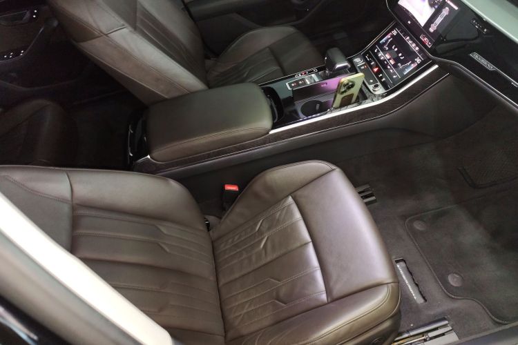 奥迪A8 2018款 A8L 55 TFSI quattro投放版精英型局部细节41