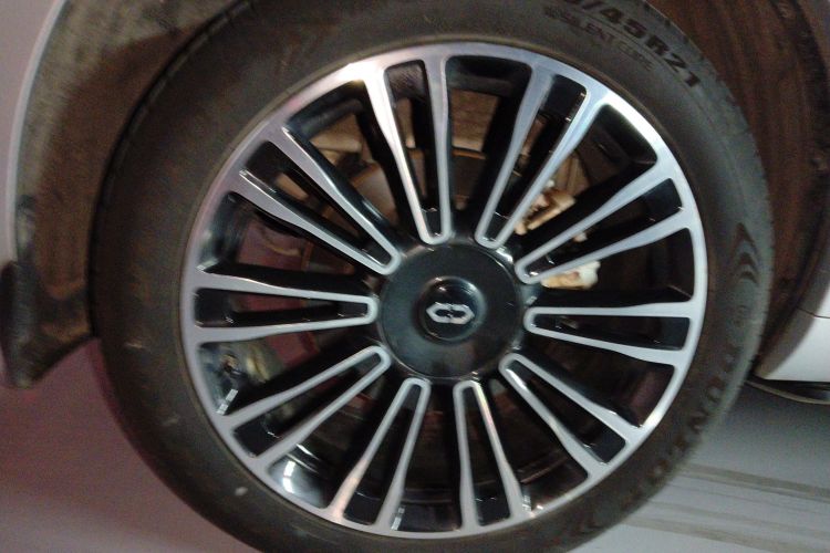 鸿蒙智行 问界M7 2024款 1.5T 智驾四驱Max版 5座车身外观6008