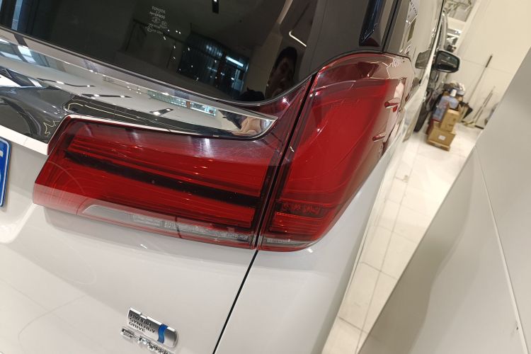 丰田 埃尔法 2021款 双擎 2.5L 尊贵版车身外观9