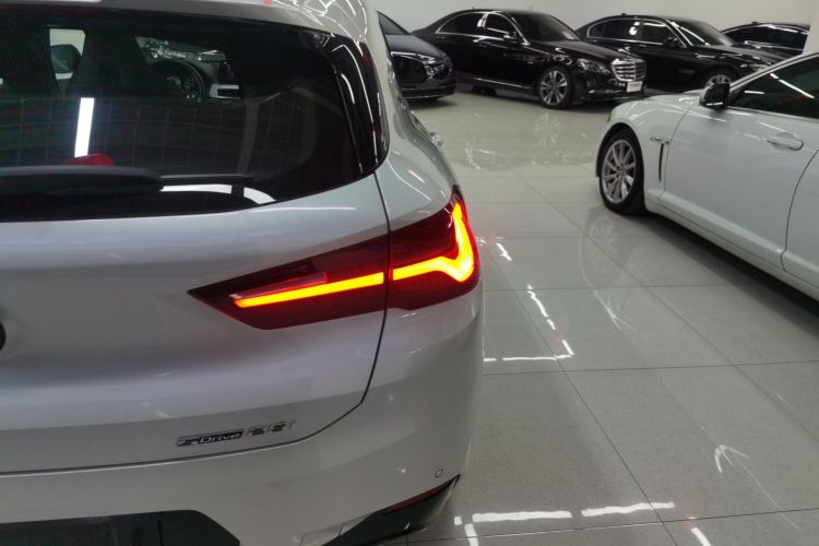 宝马X2 2021款 改款 sDrive25i 曜夜版车身外观9