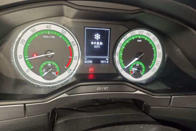 斯柯达 速派 2018款 TSI280 DSG舒适版 国V中控内饰15