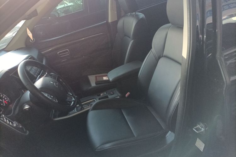 三菱 欧蓝德 2020款 2.0L 两驱畅享版 5座局部细节19