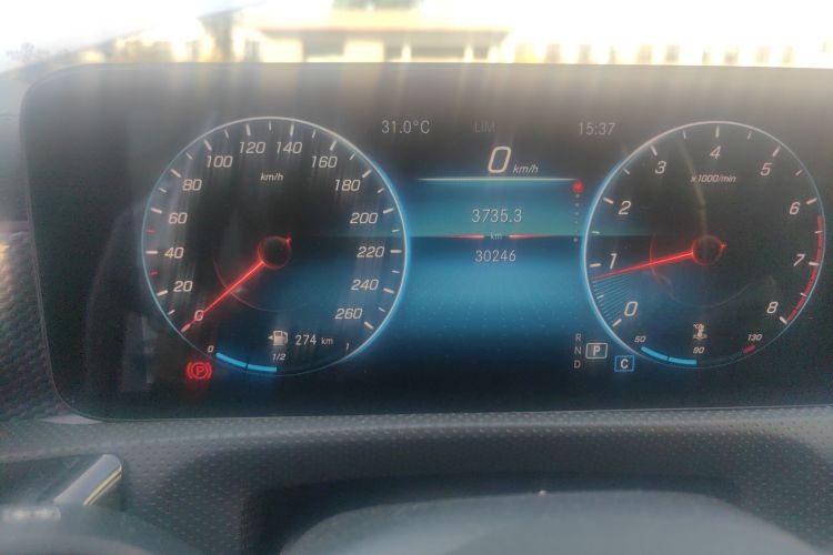 奔驰A级 2022款 改款 A 200 L 运动轿车时尚型中控内饰15