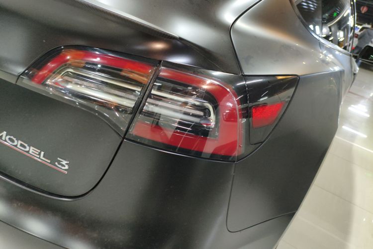特斯拉 Model 3 2021款 改款二 Performance高性能全轮驱动版车身外观9