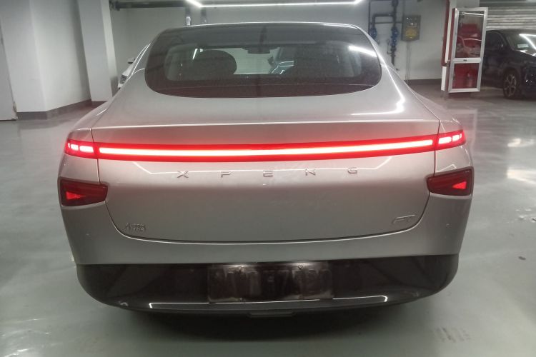 小鹏P7 2022款 625E车身外观6004