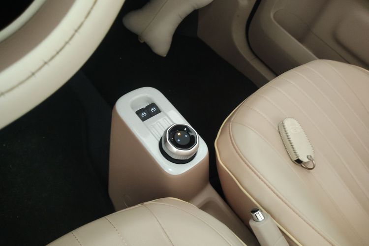 吉利银河 2024款 熊猫mini 200km 龙腾版中控内饰18