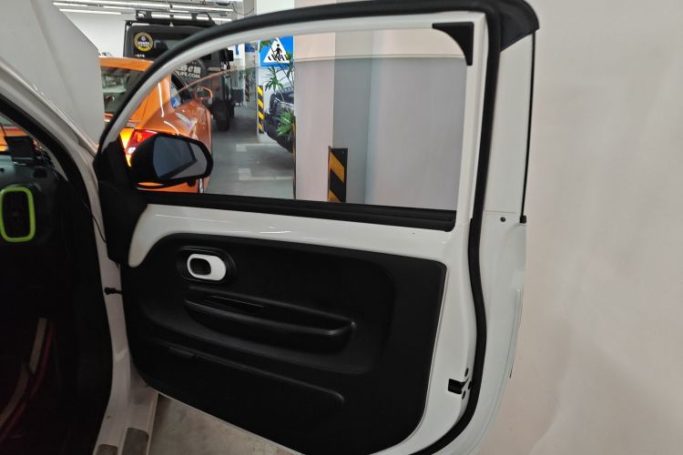 荣威 科莱威CLEVER 2021款 302km新四座超能版中控内饰7005