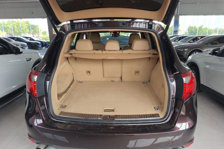 保时捷 2011款 Cayenne 3.0T机舱底盘23