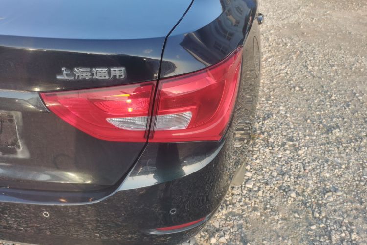 别克 英朗 2015款 15N 自动豪华型车身外观9