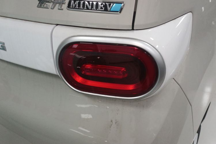 五菱汽车 宏光MINIEV 2024款 第三代 215km 青春版车身外观9