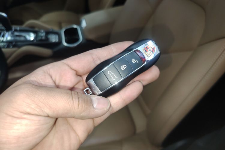 保时捷 2015款 Cayenne 3.0T中控内饰7001