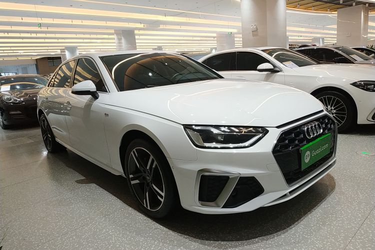 奥迪A4L 2022款 40 TFSI 豪华动感型车身外观3