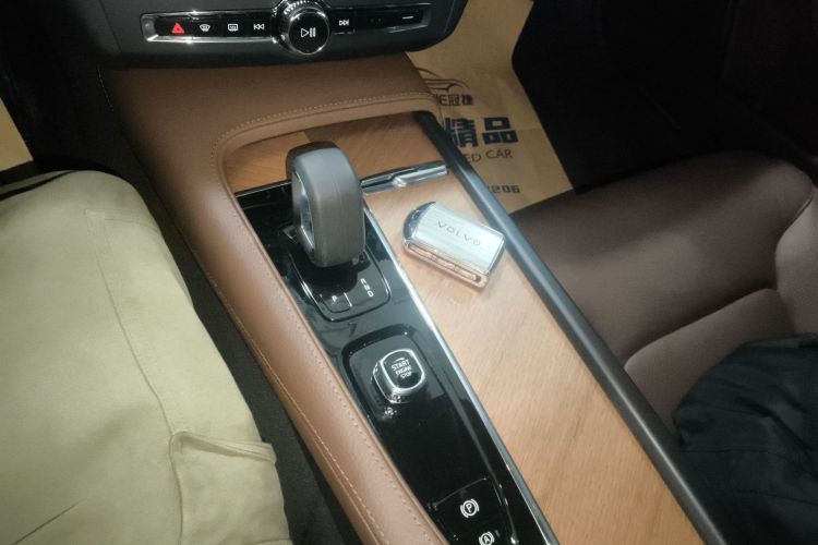 沃尔沃S90 2022款 B5 智逸豪华版中控内饰18