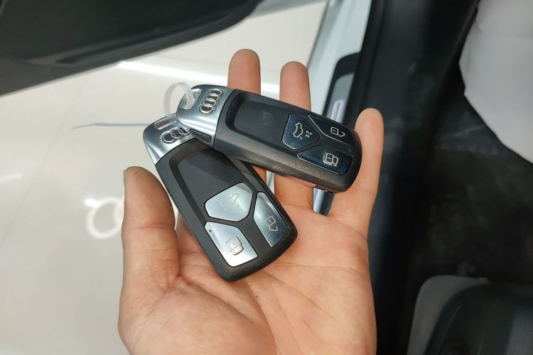 奥迪A4L 2024款 40 TFSI 豪华动感型中控内饰7001