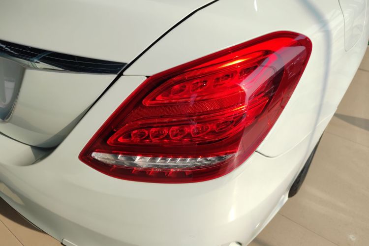 奔驰C级 2018款 C 200 L 运动版车身外观9