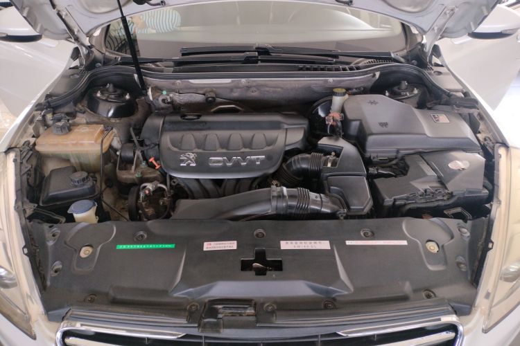 标致508 2012款 2.0L 自动智享版机舱底盘24