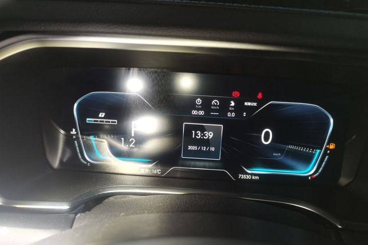 北京越野 北京BJ40 2019款 PLUS 2.3T 自动四驱尊享版 国VI中控内饰14