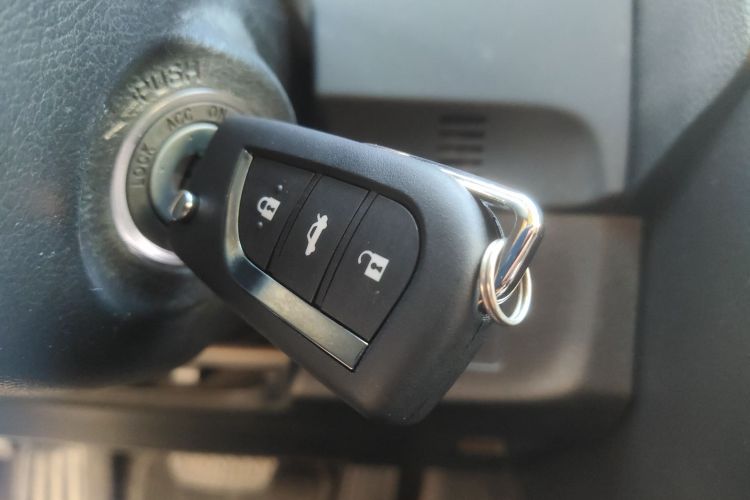 丰田 锐志 2013款 2.5V 菁锐版中控内饰7001