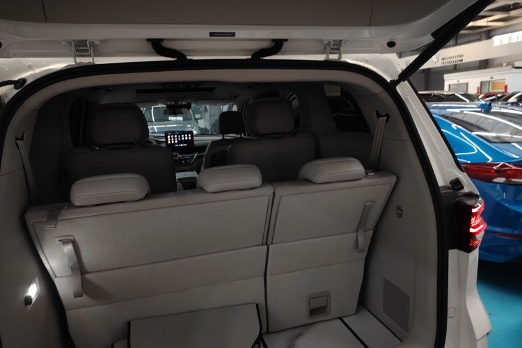 荣威iMAX8新能源 2025款 1.5T DMH 陆尊奢享版机舱底盘23