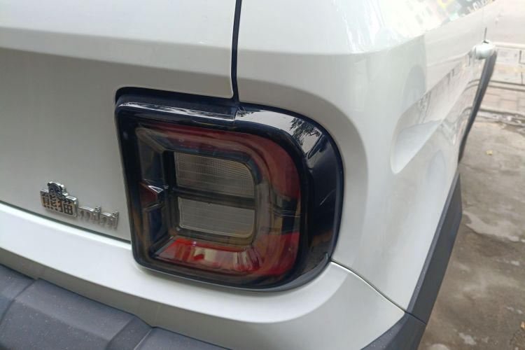 吉利银河 2024款 200km 熊猫骑士车身外观9