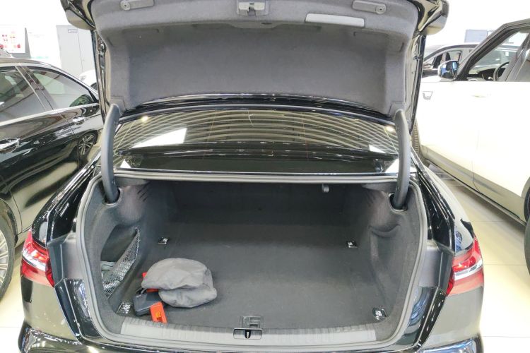 奥迪A6L 2023款 改款 40 TFSI 豪华动感型机舱底盘23