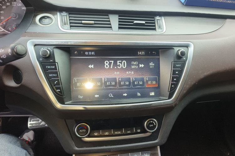 陆风X7 2015款 2.0T 全景尊贵版中控内饰16